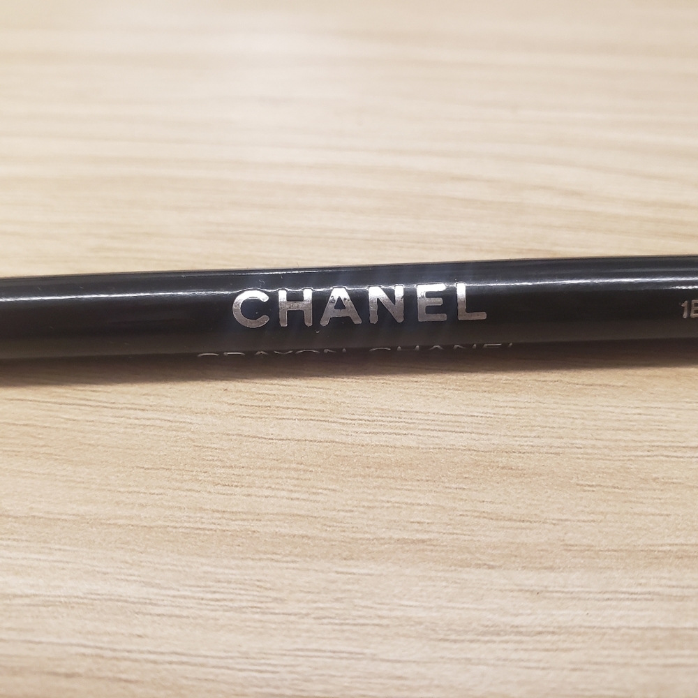 Chanel Smudge Eyeliner - Picture 3 of 5